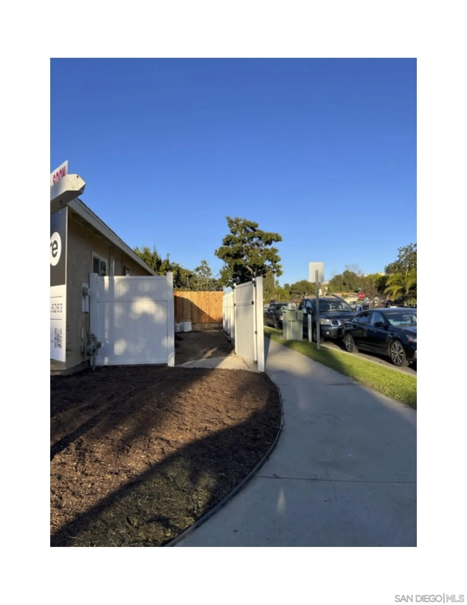 102 Magdalena Drive Oceanside, CA 92057 - Photo 48 of 48 a living room with furniture