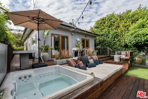 $2,695,000 | 416 Brooks Avenue, Venice, CA 90291