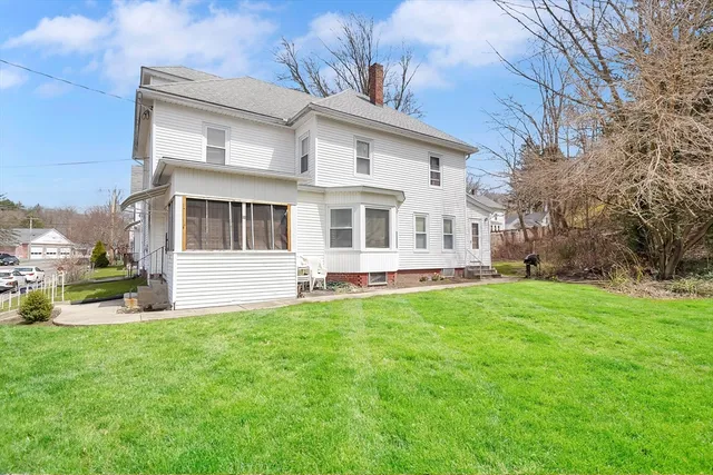 a view of a house with a yard