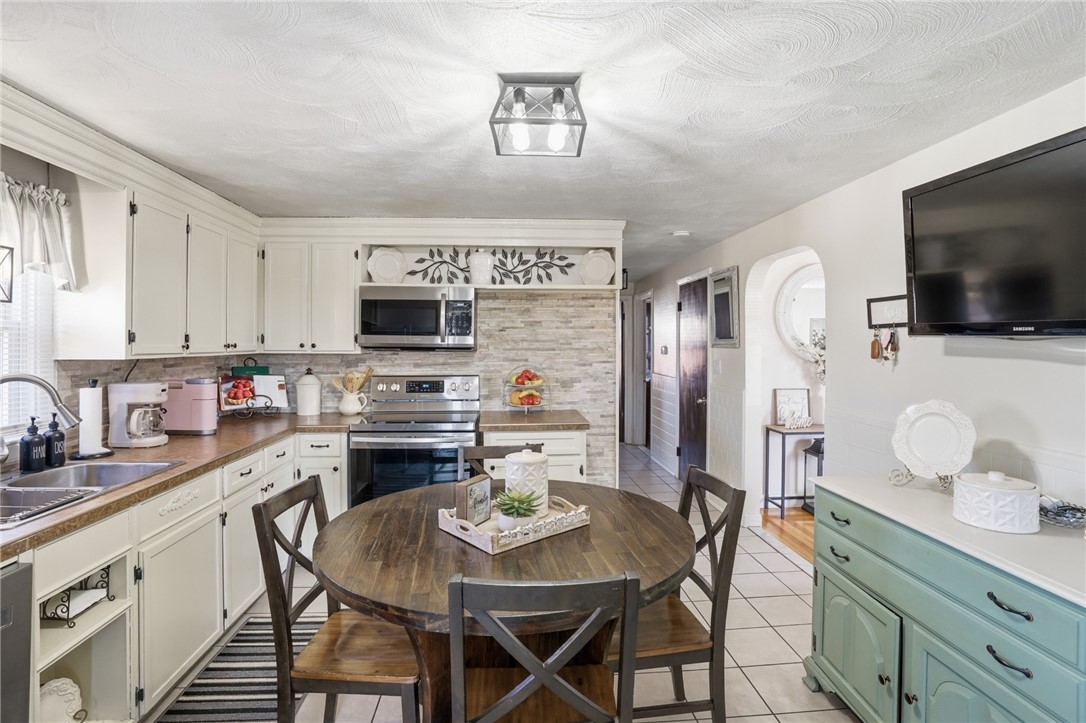 514 Killingly Street Johnston, RI 02919 - Photo 12 of 41