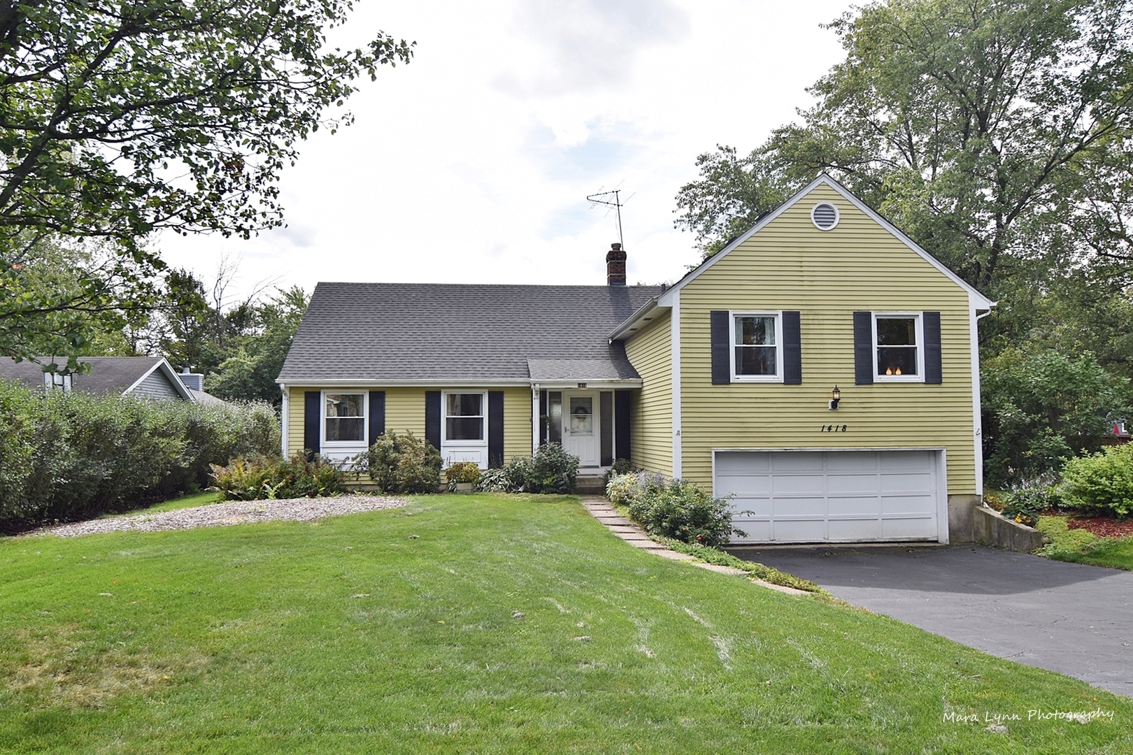 1418 Daly Road Wheaton, IL 60187 - Photo 1 of 38