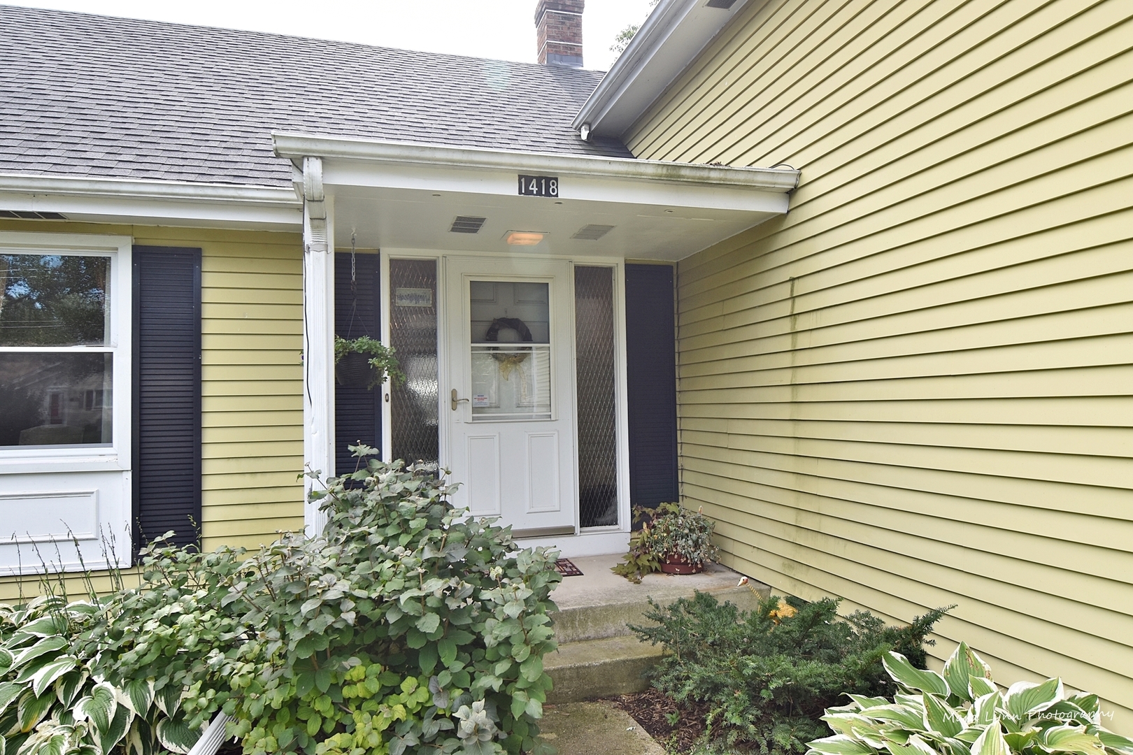 1418 Daly Road Wheaton, IL 60187 - Photo 2 of 38