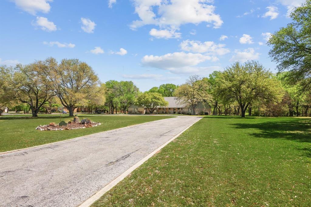 1904 Oak Ridge Trail Bridgeport, TX 76426 - Photo 2 of 34 View of community with driveway