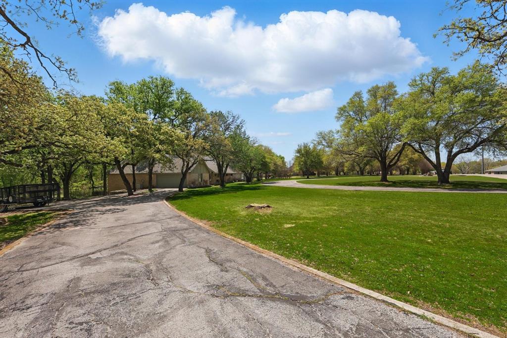 1904 Oak Ridge Trail Bridgeport, TX 76426 - Photo 3 of 34