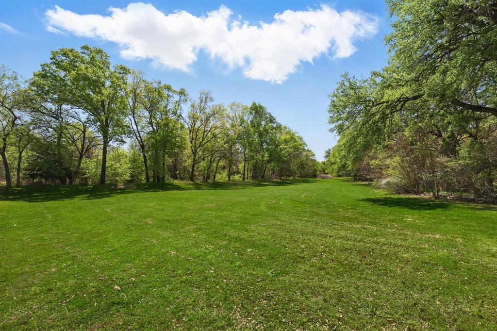 1904 Oak Ridge Trail Bridgeport, TX 76426 - Photo 33 of 34 View of green lawn with view of scattered trees