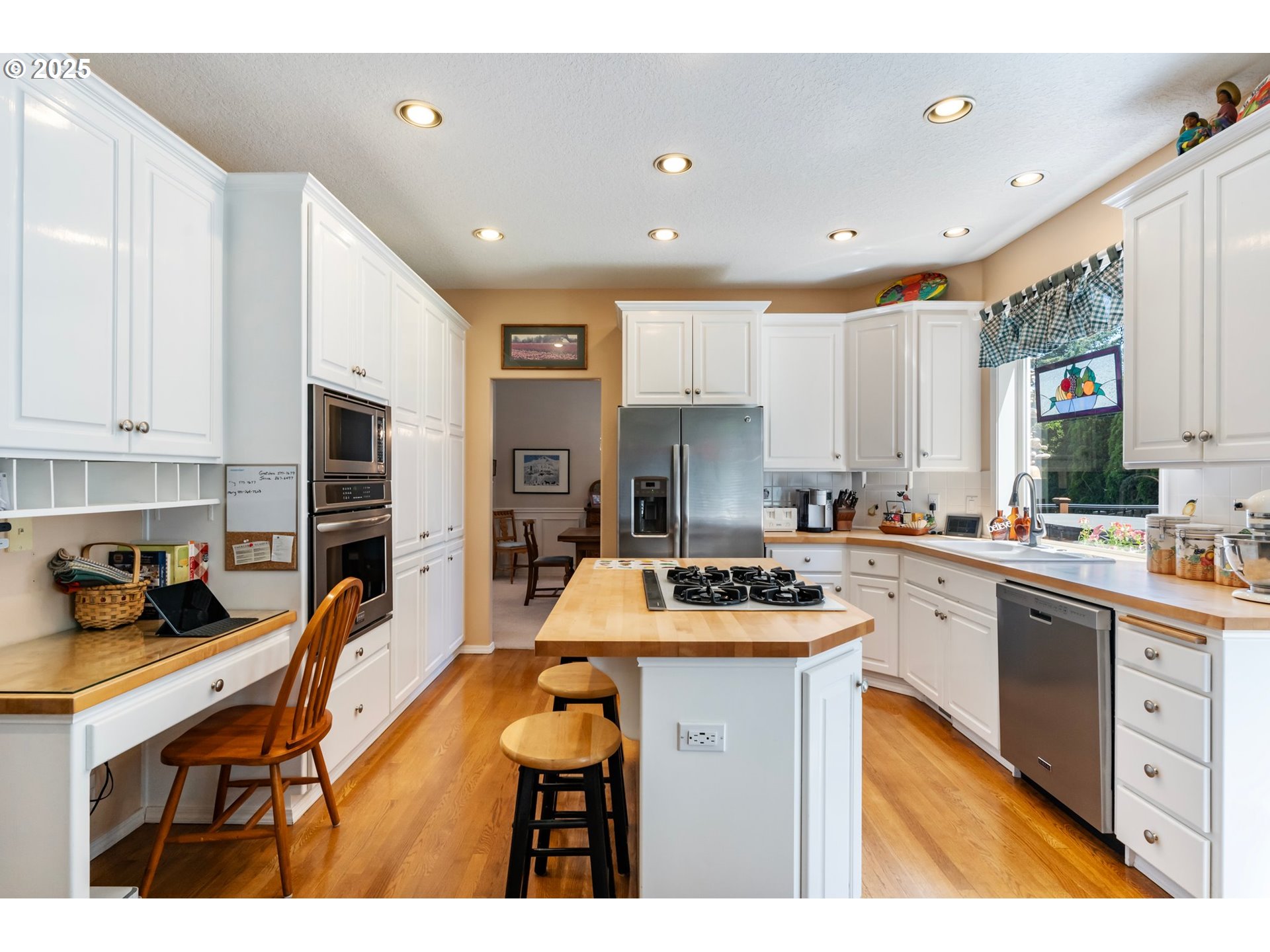 19720 Spring Ridge Drive West Linn, OR 97068 - Photo 12 of 44 Kitchen