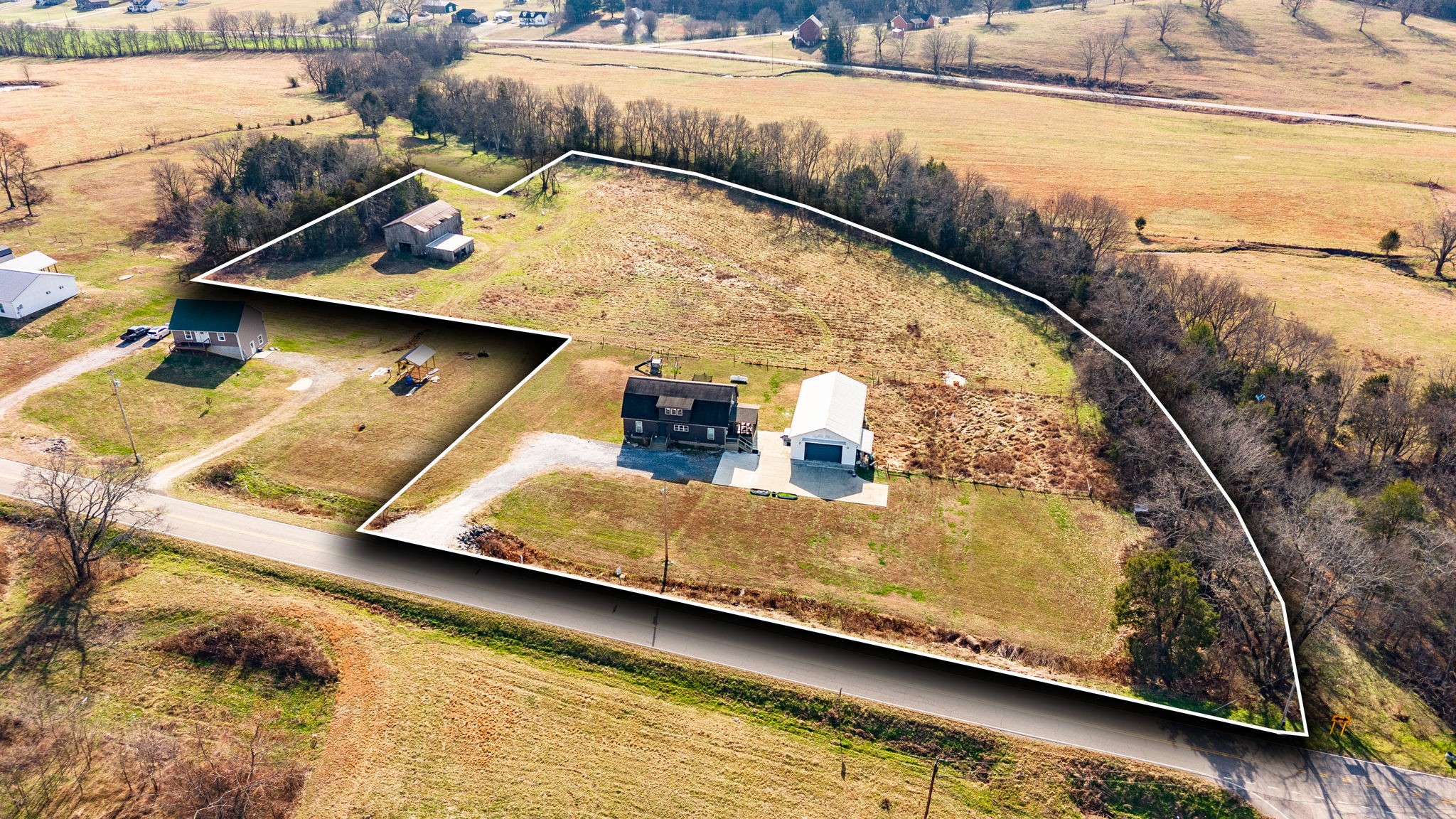 440 Honeysuckle Lane Road Bethpage, TN 37022 - Photo 2 of 95 Gallery Image 2