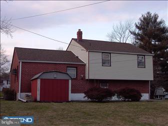 721 Cambridge Road Brookhaven, PA 19015 - Photo 3 of 6 Exterior Back