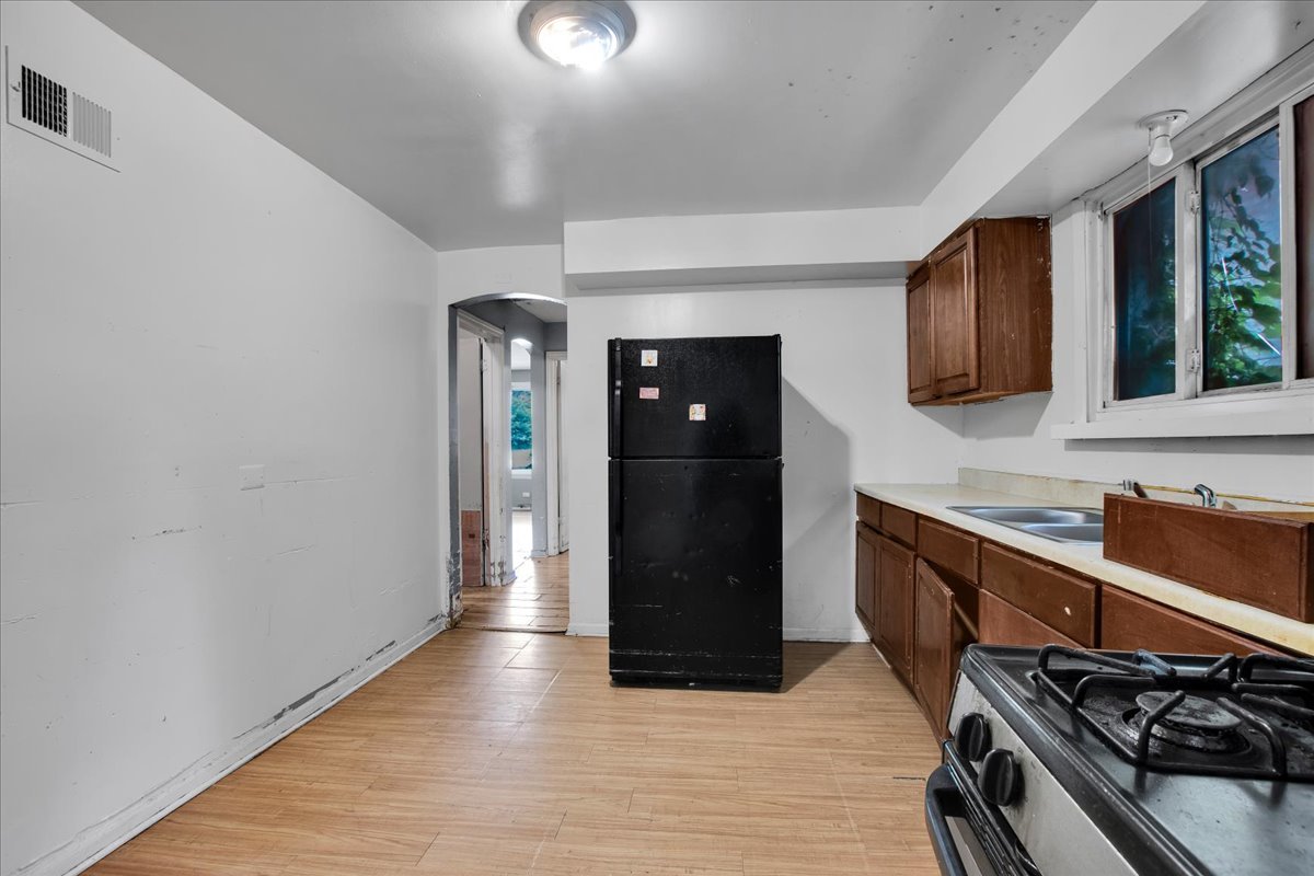 9302 South Rhodes Avenue Chicago, IL 60619 - Photo 4 of 21