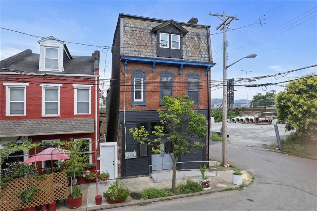 23 Seneca Street Pittsburgh, PA 15219 - Photo 2 of 45