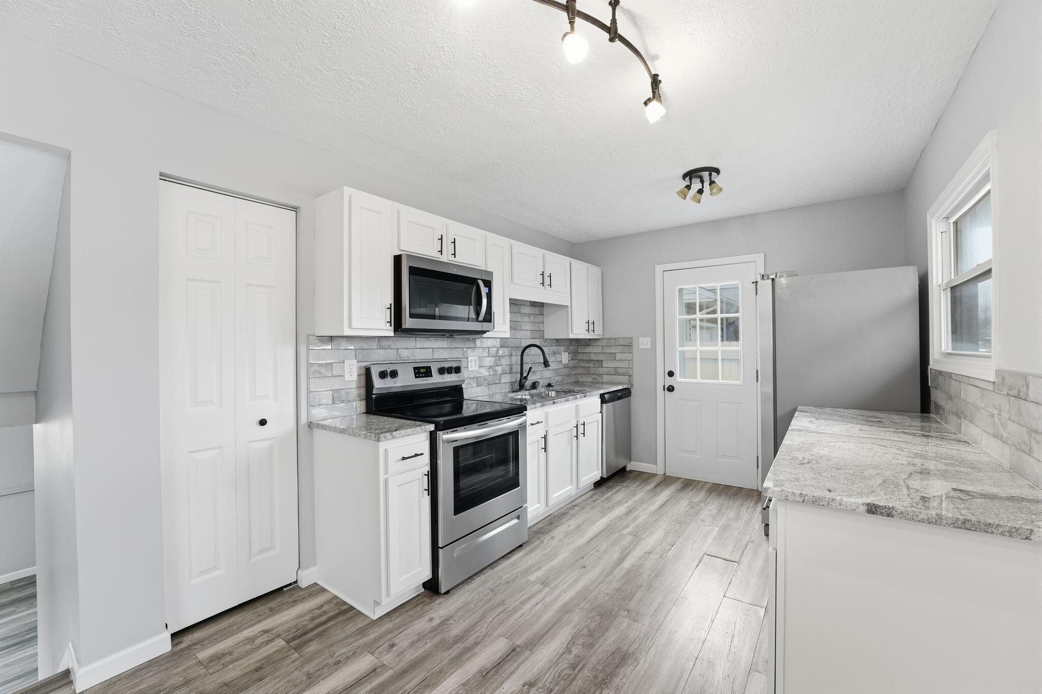 1260 Country Club Road Columbus, OH 43227 - Photo 7 of 28 Kitchen