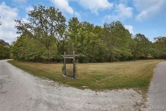 $600,000 | 55 Rustic Ldg Lane, Defiance, MO 63341