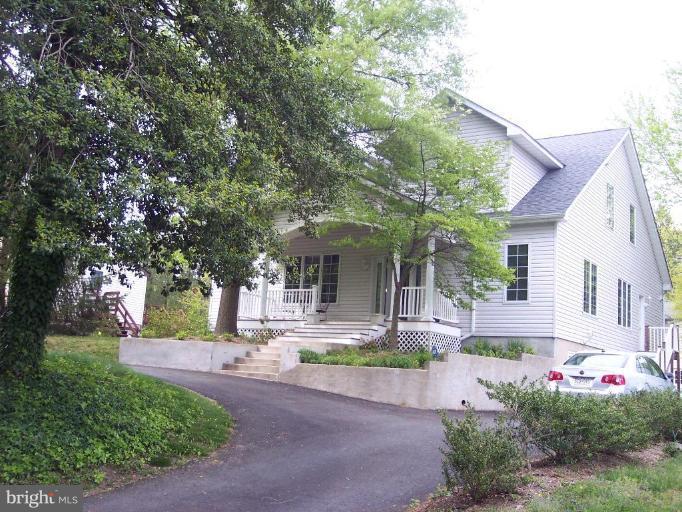 150 Cresston Road Arnold, MD 21012 - Photo 12 of 25 Circular driveway leads to spacious front porch.