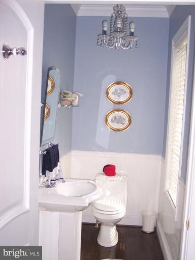 150 Cresston Road Arnold, MD 21012 - Photo 18 of 25 Elegant 1st floor powder room