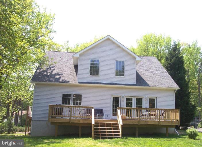 150 Cresston Road Arnold, MD 21012 - Photo 9 of 25 Huge deck overlooks private treelined back yard.