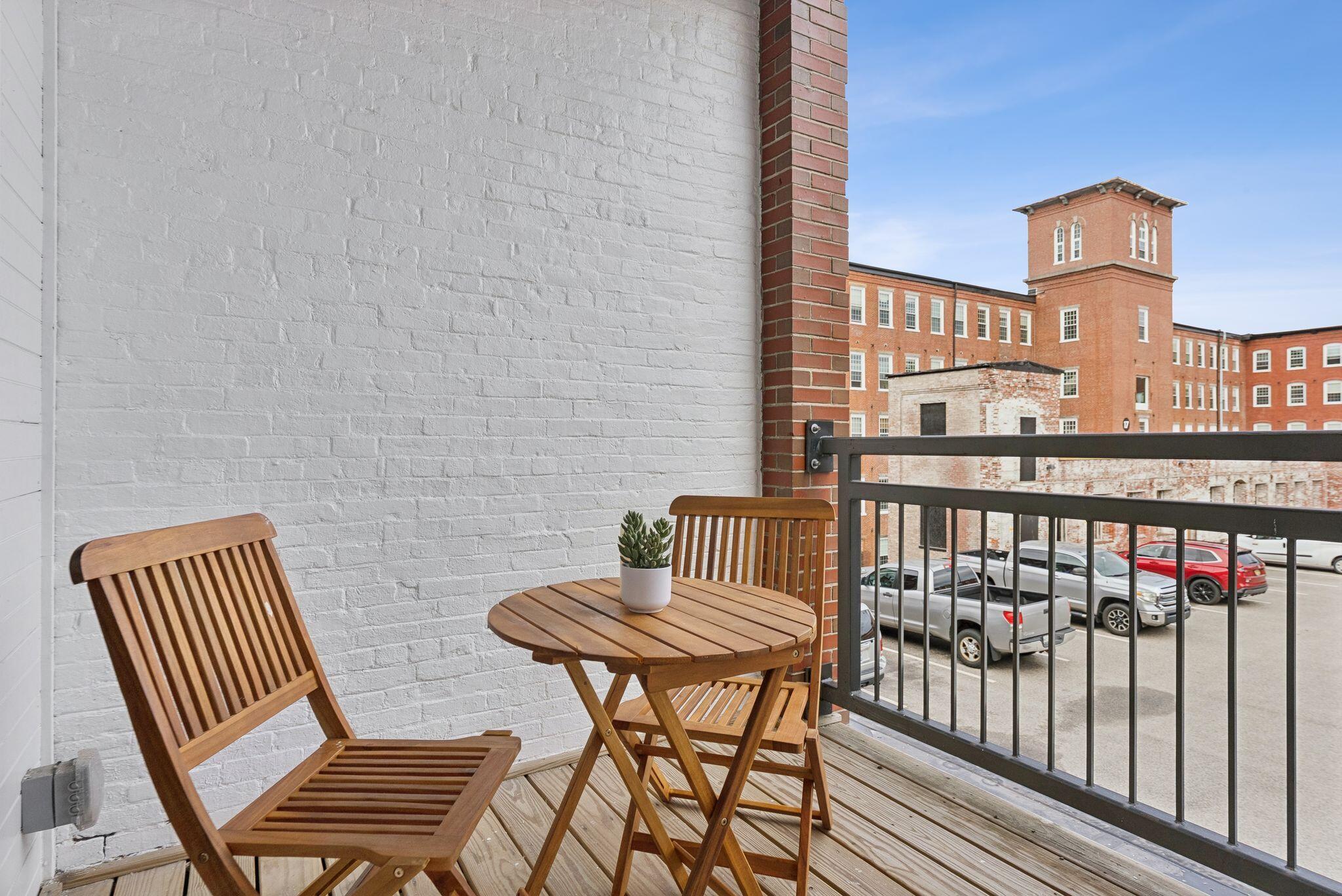 Balcony Unit 15-311