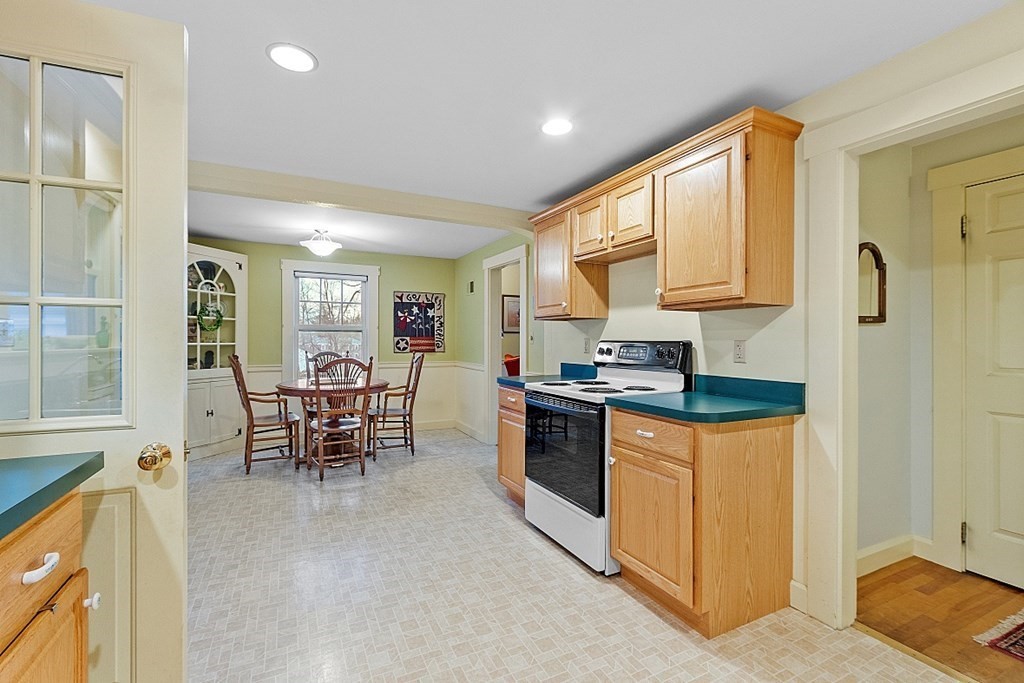 34 Parker Road Shirley, MA 01464 - Photo 17 of 33