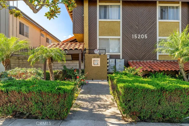 $519,900 | 15205 Budlong Avenue, Unit 7, Gardena, CA 90247