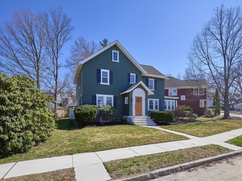108 Longfellow Road Worcester, MA 01602 - Photo 3 of 42