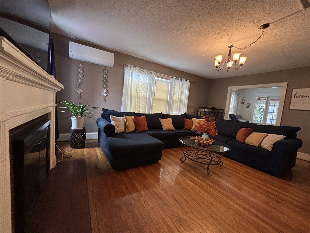127 Melha Avenue Springfield, MA 01104 - Photo 15 of 41