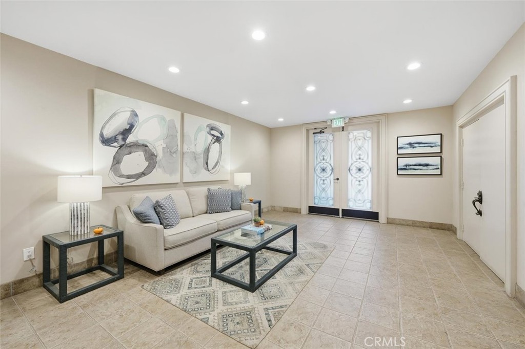 222 7th Street, Unit 202 Santa Monica, CA 90402 - Photo 37 of 41 a living room with furniture