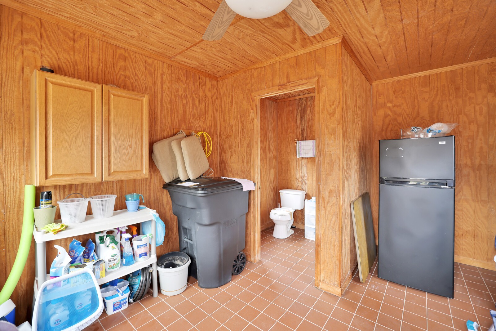 647 Mobley Road Clarksville, TN 37043 - Photo 46 of 69 a room with a bed and a book shelf