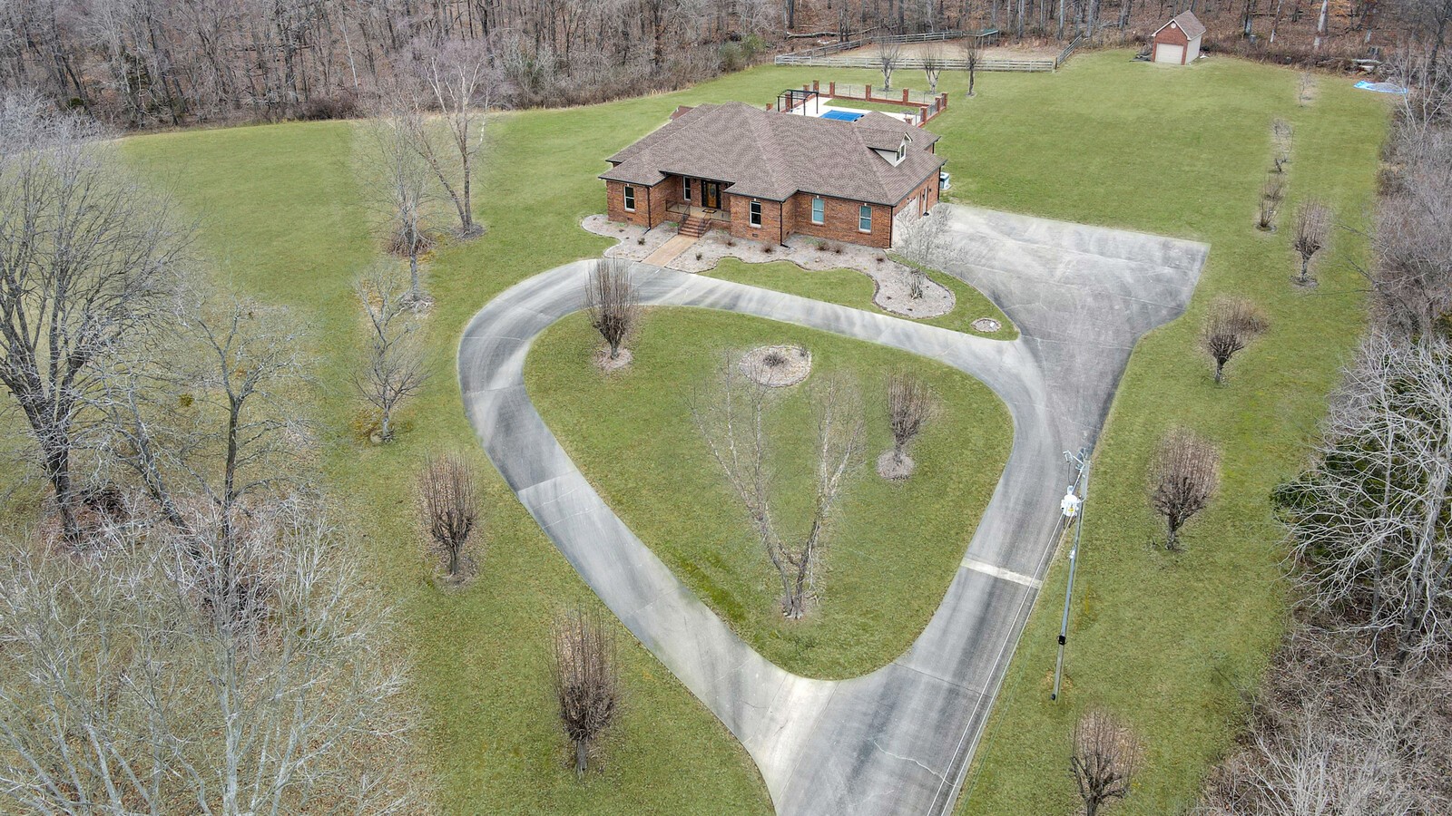 647 Mobley Road Clarksville, TN 37043 - Photo 66 of 69 an aerial view of a swimming pool