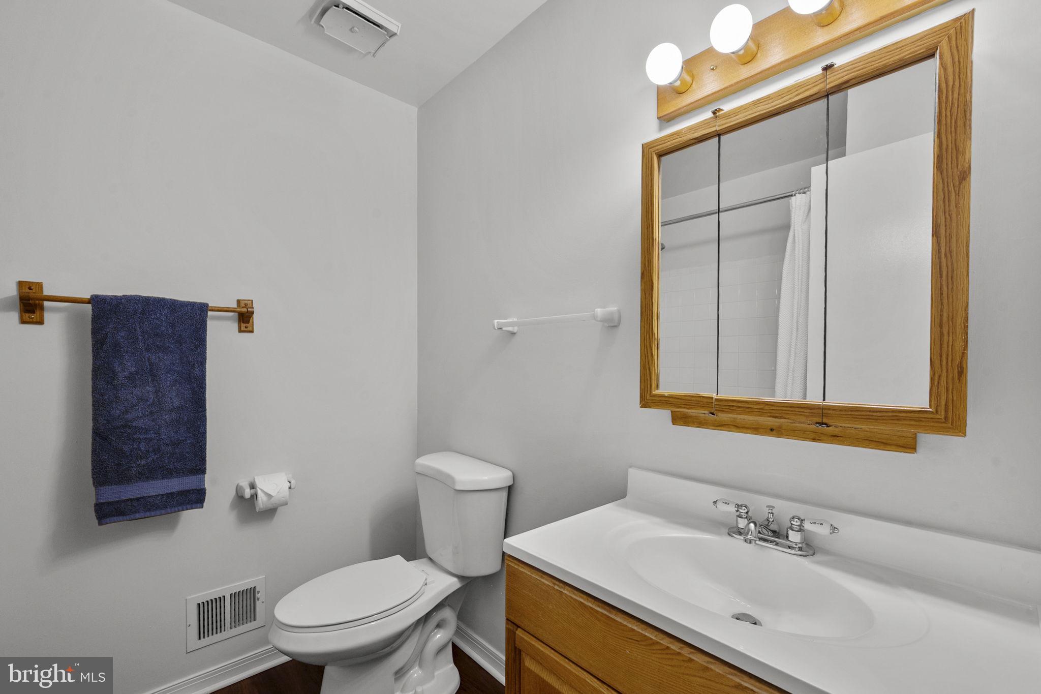 2422 Ivywood Road Reston, VA 20191 - Photo 37 of 72 Bathroom 2