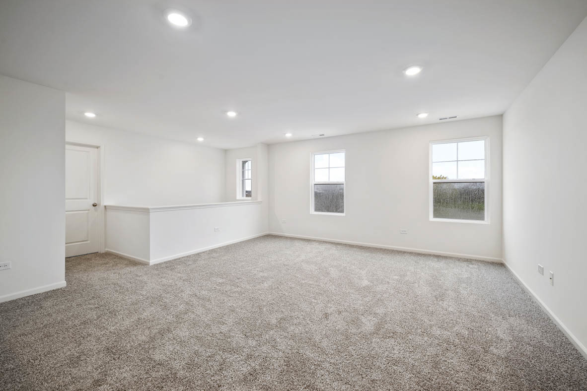 750 Kentshire Circle Elgin, IL 60124 - Photo 16 of 23 an empty room with windows