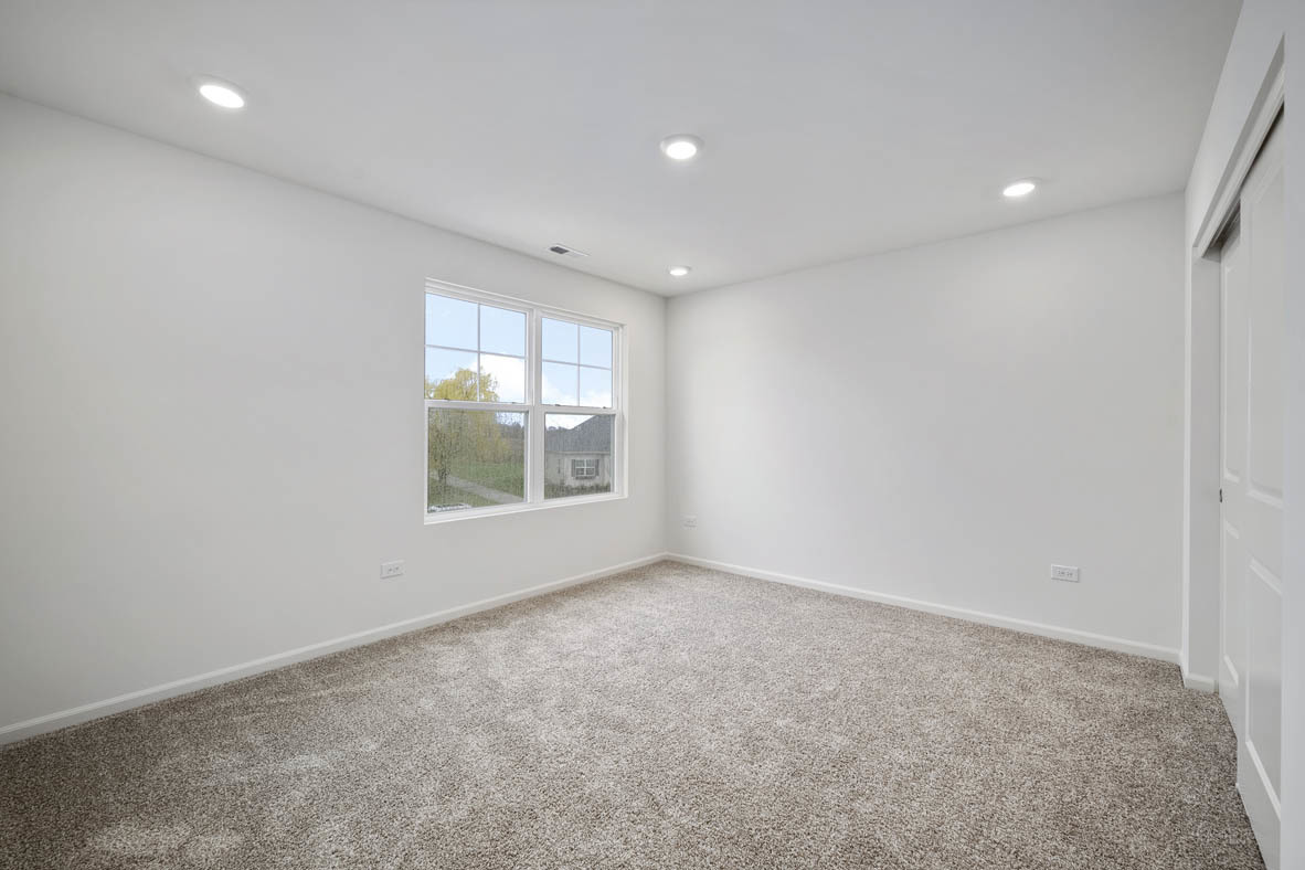 750 Kentshire Circle Elgin, IL 60124 - Photo 17 of 23 an empty room with windows