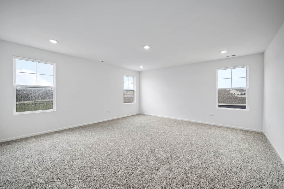 750 Kentshire Circle Elgin, IL 60124 - Photo 20 of 23 an empty room with windows