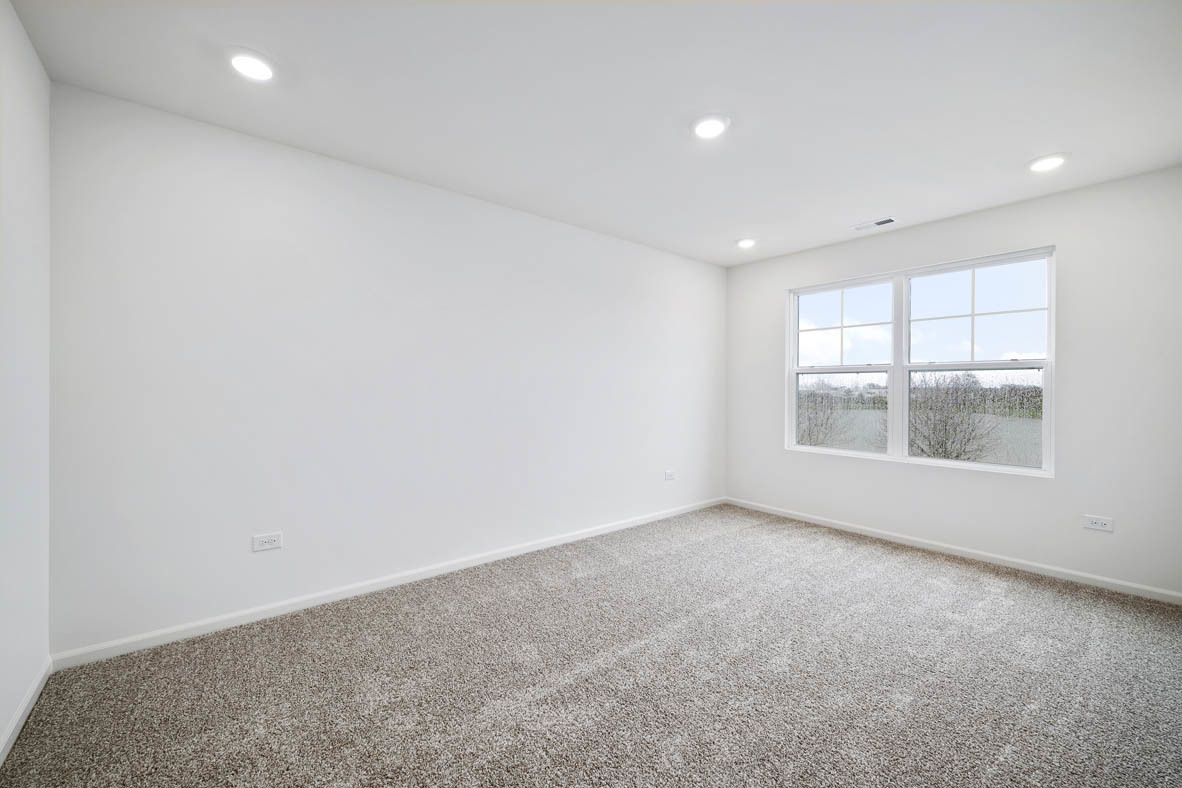750 Kentshire Circle Elgin, IL 60124 - Photo 23 of 23 an empty room with windows