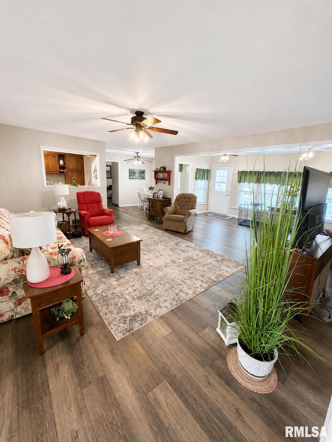 2327 Mound Road Jacksonville, IL 62650 - Photo 4 of 23 Gallery Image 4