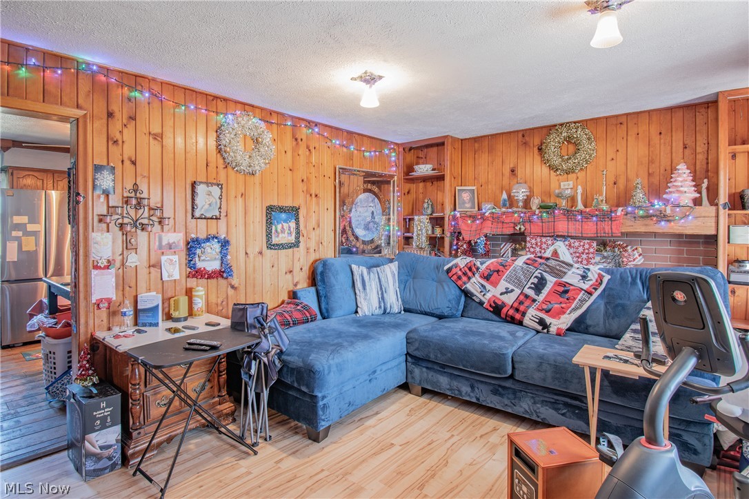 3686 Jones Road Diamond, OH 44412 - Photo 4 of 42