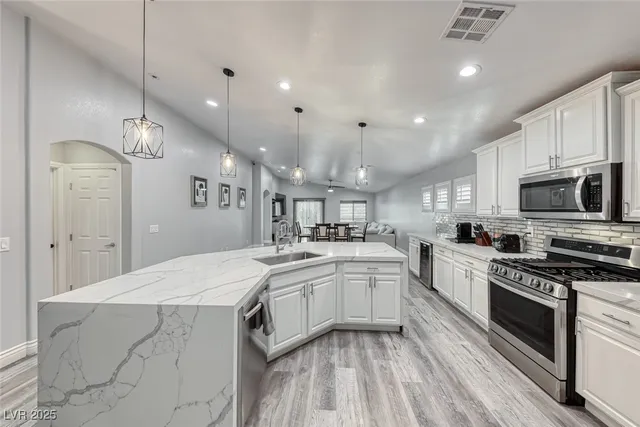 $2,598 | 7852 Whitlocks Mill Avenue, Las Vegas, NV 89147