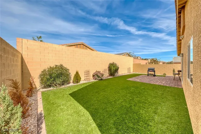 $2,598 | 7852 Whitlocks Mill Avenue, Las Vegas, NV 89147