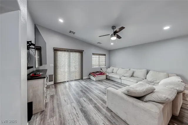 $2,598 | 7852 Whitlocks Mill Avenue, Las Vegas, NV 89147