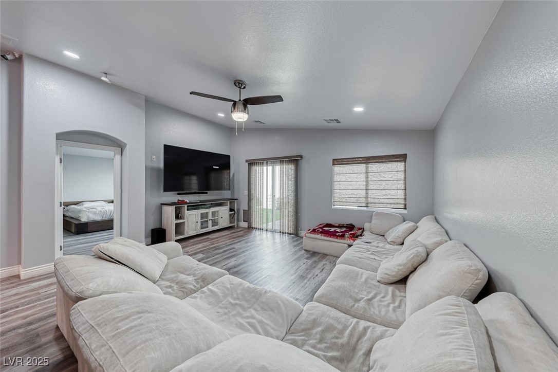 7852 Whitlocks Mill Avenue Las Vegas, NV 89147 - Photo 7 of 41