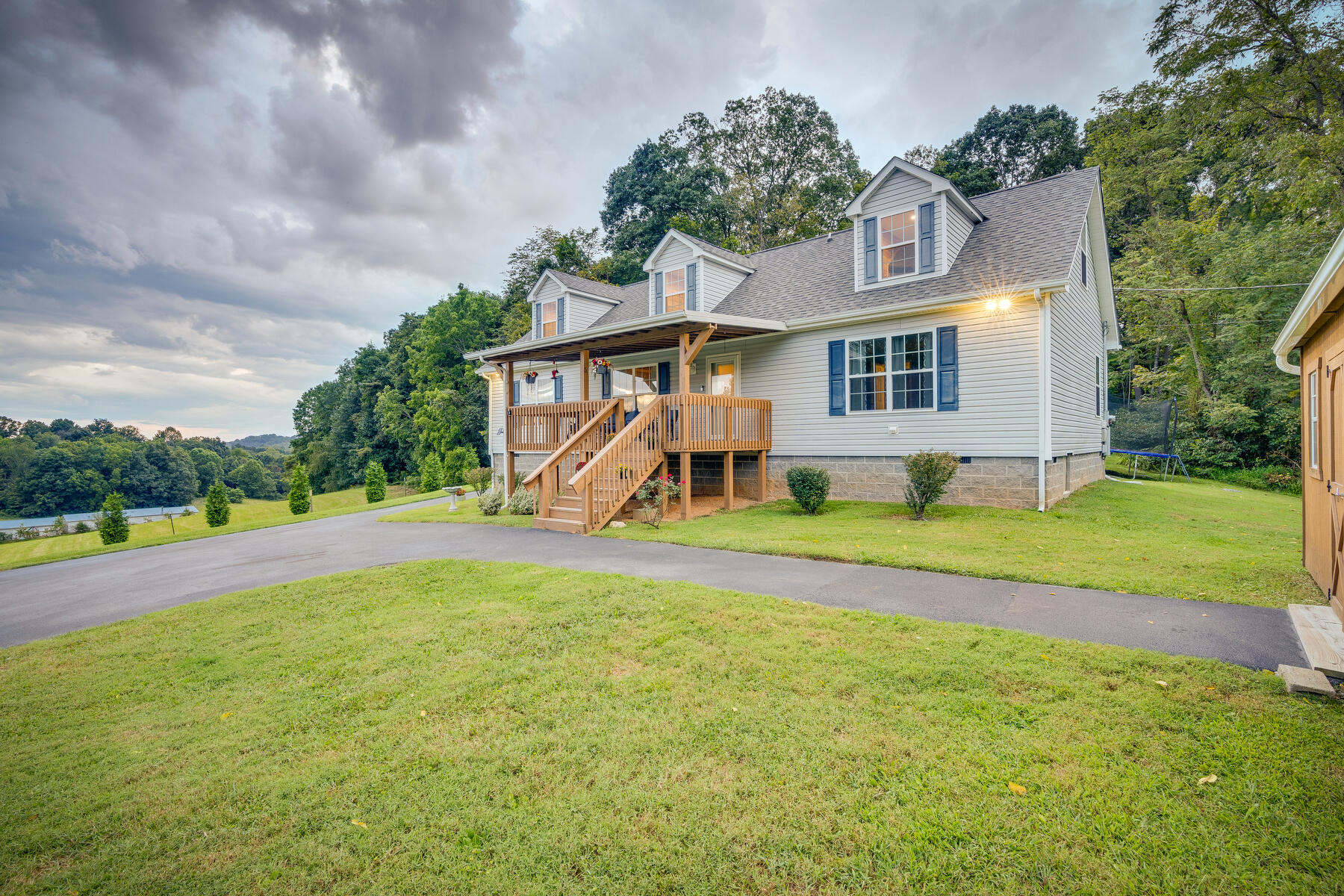 790 Henson Road Bristol, TN 37620 - Photo 4 of 46 003
