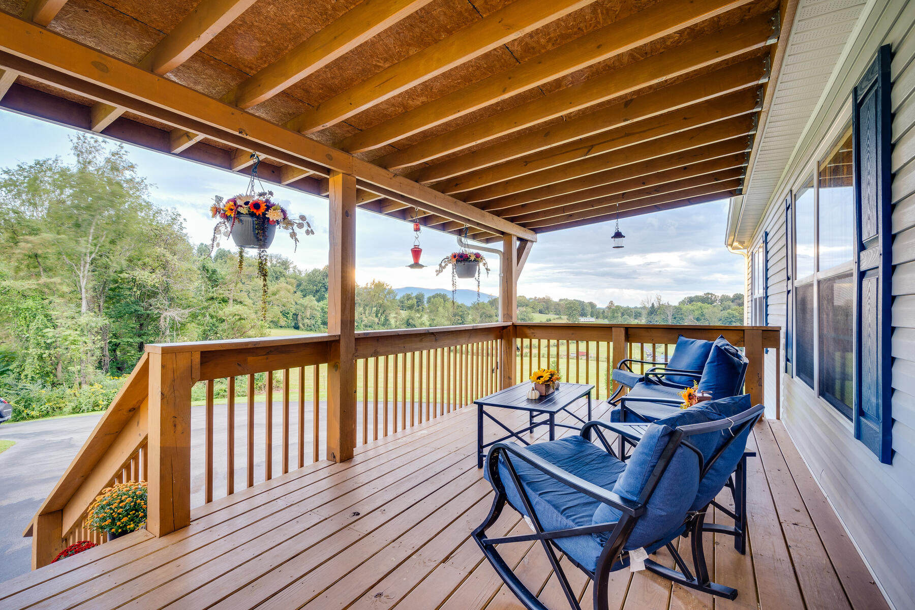 790 Henson Road Bristol, TN 37620 - Photo 6 of 46 005