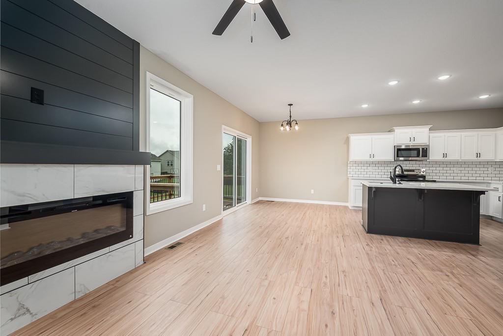 1320 159th Street Basehor, KS 66007 - Photo 3 of 20