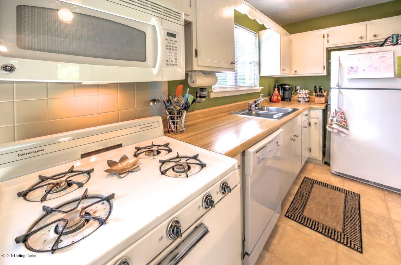 3703 Longview Road Jeffersontown, KY 40299 - Photo 6 of 17 Longview kitchen