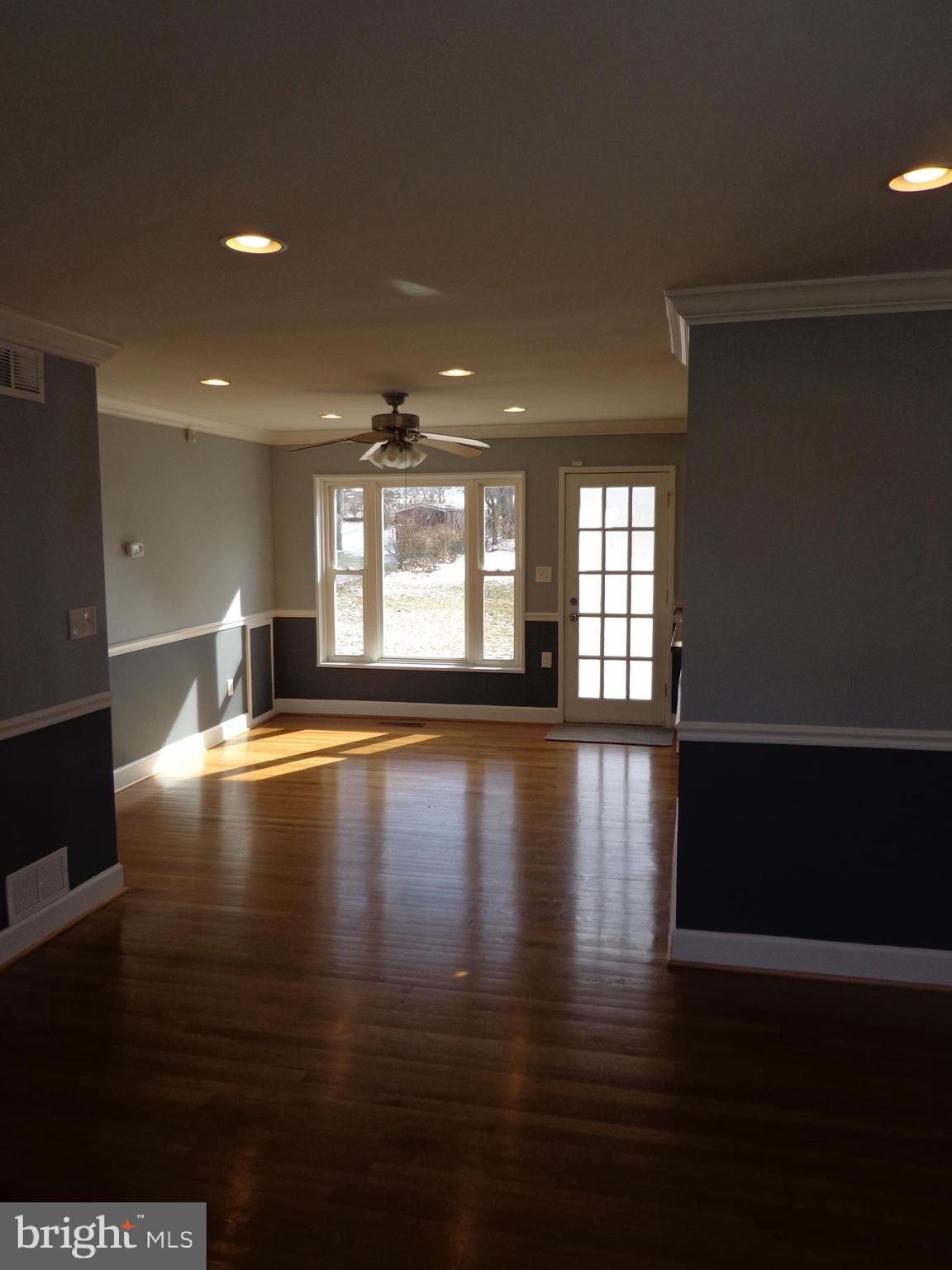 1023 Hartmont Road Baltimore, MD 21228 - Photo 7 of 33 living room