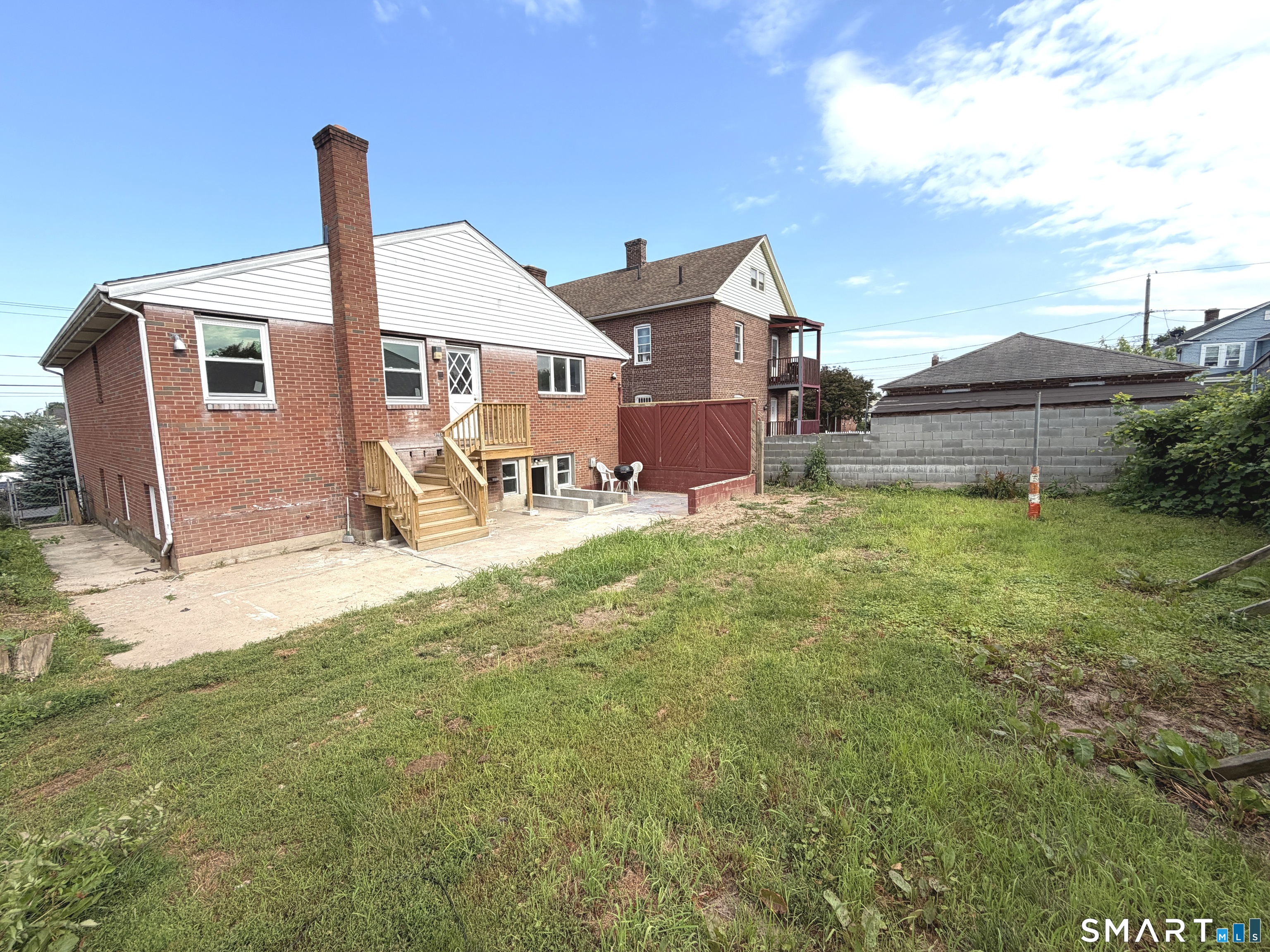 167 George Street Hartford, CT 06114 - Photo 10 of 33