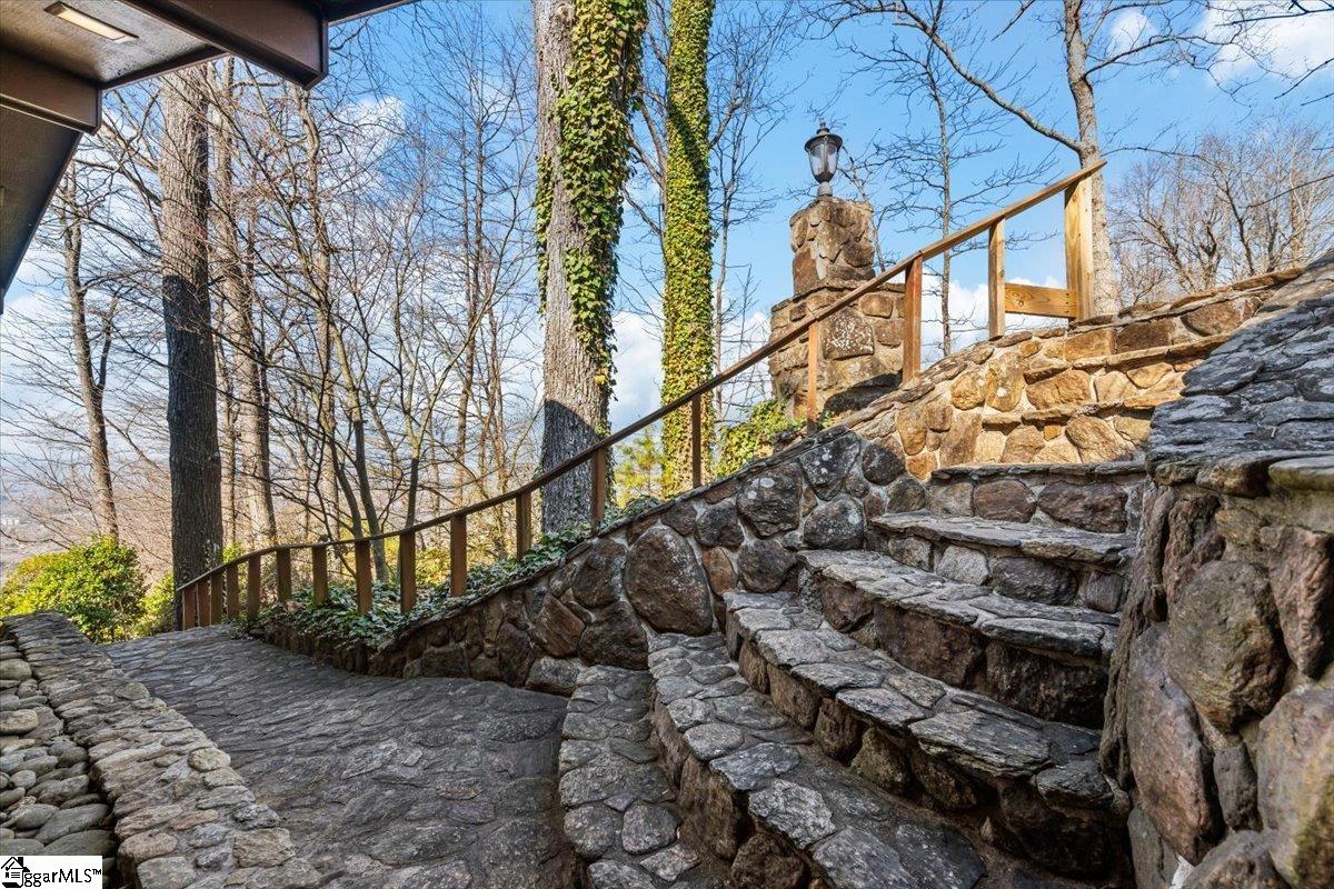 955 Altamont Road Greenville, SC 29609 - Photo 5 of 36