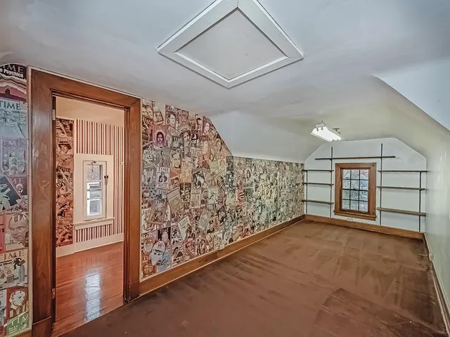 a view of entryway with stairs