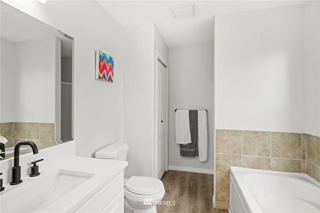 12423 10th Lane Southwest Burien, WA 98146 - Photo 15 of 26
