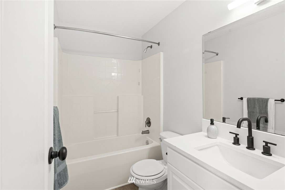 12423 10th Lane Southwest Burien, WA 98146 - Photo 16 of 26
