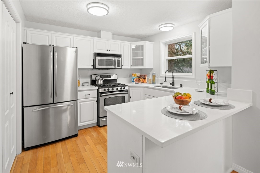 12423 10th Lane Southwest Burien, WA 98146 - Photo 9 of 26