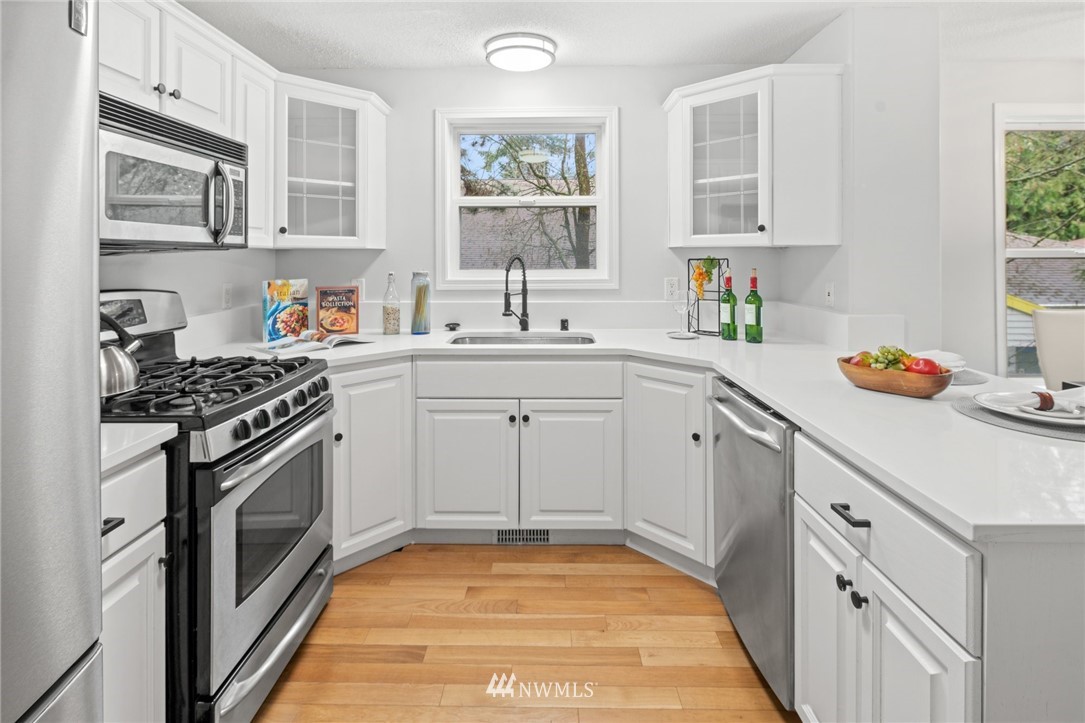 12423 10th Lane Southwest Burien, WA 98146 - Photo 10 of 26